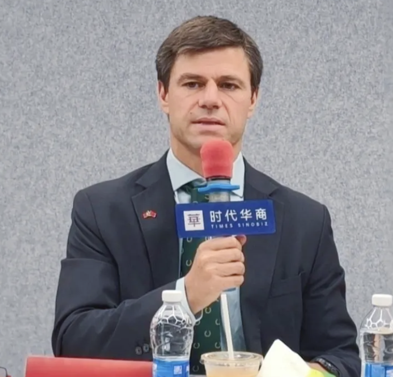 近日CCILC秘书长接受《国际商报》记者孙楠的采访,围绕中葡经贸关系进行探讨与观点分享