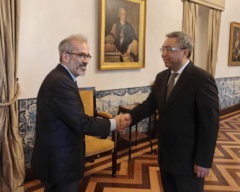 杨义瑞大使到任拜会葡国务部长兼外长兰热尔