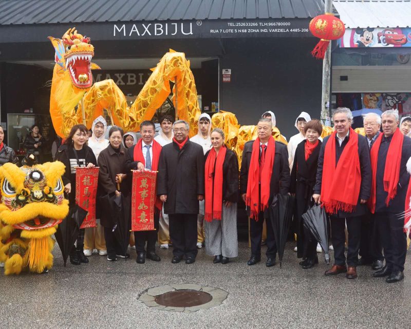杨义瑞大使夫妇走访慰问旅葡侨胞
