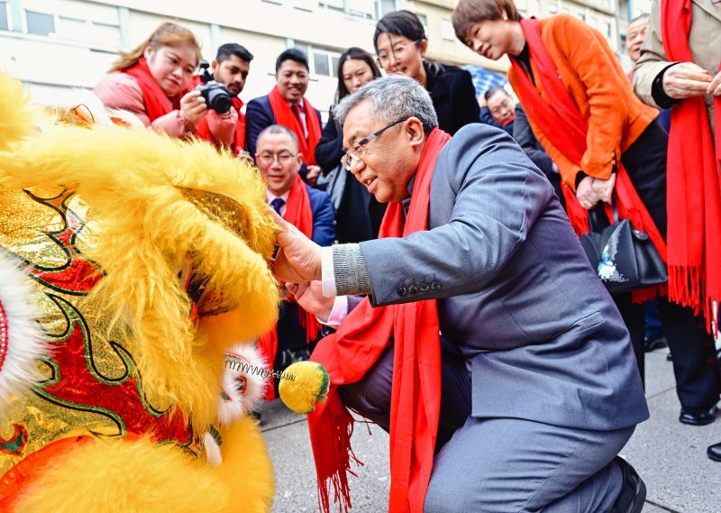 驻葡萄牙大使杨义瑞出席2026年葡萄牙北部“欢乐春节”庆祝活动